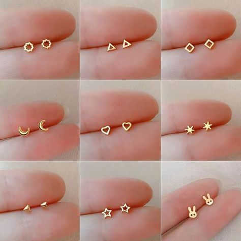 Gold Ear Tops Design, Simple Jewelry Earrings, Small Earrings Gold, Hand Jewelry Rings, Moon Earring, Simple Gold Earrings, Gold Earrings Models, Pretty Jewelry Necklaces