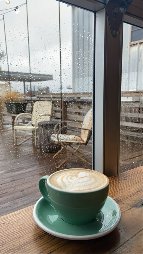 Rain And Coffee, Coffee Shop Aesthetic, Coffee Obsession, Chocolate Caliente, Coffee Breakfast, Coffee Aesthetic, December 8, Aesthetic Coffee, Coffee Is Life