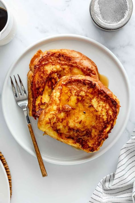 Best Classic French Toast served with maple syrup Kneaders French Toast Recipe, French Toast Recipe Casserole, Recipe With Heavy Cream, Casserole French Toast, Waffle French Toast, Sweet French Toast, Recipe Casserole, Breakfast French Toast, Breakfast Food Ideas