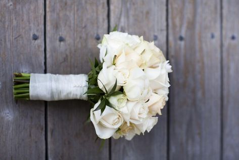 Mother Of The Bride Flowers, White Bridal Bouquets, Traditional Bouquet, Small Bridal Bouquets, Small Wedding Bouquets, White Rose Bouquet, Simple Wedding Flowers, Wedding Party Flowers, Modern Wedding Flowers