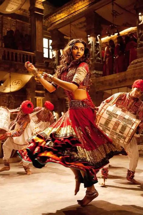 भारतीय इतिहास, Pani Puri, Freida Pinto, Indian Dance, Bollywood Dance, Ghagra Choli, Indian Aesthetic, Bollywood Movie, Shah Rukh Khan