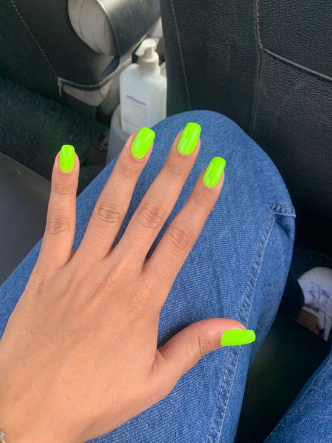 Short Square Acrylic Nails Neon Green, Neon Acrilyc Nails, Lime Neon Nails, Fun Sns Nails, Lime Green Nails Short Square, Neon Nails Plain, Neon Nails Solid Color, Neon Nails Dip, Lime Green Dip Nails