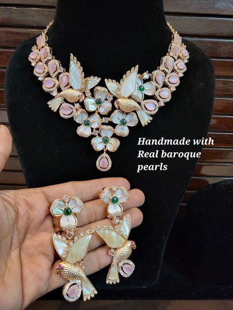 Just rs 8500+ship Baroque Necklace, Victorian Vases, Wedding Jewellery Designs, Antique Gold Jewelry Indian, Fancy Jewelry Necklace, Indian Bridal Jewelry Sets, Antique Jewellery Designs, Art Jewelry Design, High Fashion Jewelry