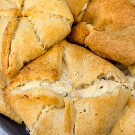 Chicken Pastries, Pillsbury Crescent Recipes, Chicken And Pastry, Chicken Pockets, Pillsbury Dough, Lazy Dinners, Crescent Recipes, Homemade Pasta Recipe, Budget Friendly Dinner