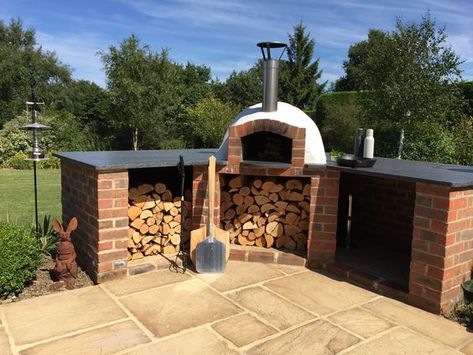 December Oven of the Month 2015 - Mezzo 76 Kit - The Stone Bake Oven Company Steel Grey Granite, Outdoor Fireplace Pizza Oven, Pizza Oven Outdoor Diy, Backyard Pizza Oven, Pizza Oven Outdoor Kitchen, Brick Bbq, Outdoor Bbq Area, Four A Pizza, Brick Pizza Oven