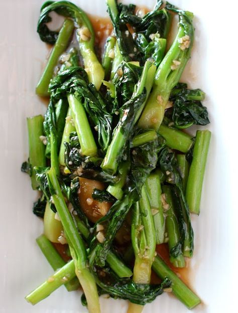 Stir Fried Gai Lan with Garlic & Oyster Sauce Chinese Broccoli Recipe, Chinese Broccoli, Garlic Broccoli, Chinese Vegetables, Asian Vegetables, Broccoli Recipe, Fair Food, Clam Recipes, Chinese Cabbage