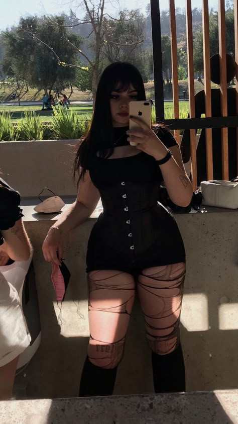 Thunder Thighs Outfits, Thick Goth Outfits, Chubby Goth Outfit, Thick Goth, Punk Style Outfits, Alt Girls, Alternative Outfits, Edgy Outfits, Pink Outfit