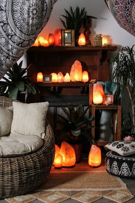 I like this idea of having a collection of salt lamps. Rock Salt Lamp Benefits, Salt Lamp Decor, Himalayan Salt Lamp Benefits, Yoga Meditation Room, Reiki Room, Salt Rock Lamp, Crystal Lamps, Meditation Room Decor, Healing Room