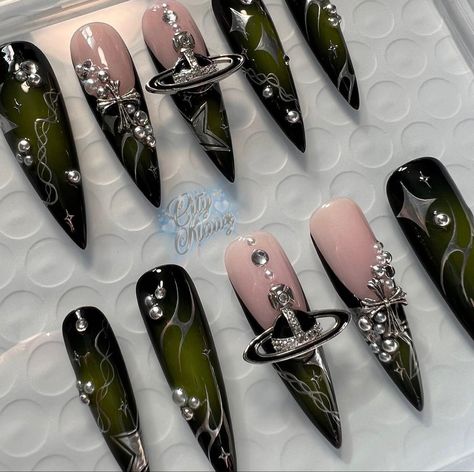 Nail Art Stiletto, Asian Nails, Punk Nails, Airbrush Nails, Gothic Nails, Goth Nails, Grunge Nails, Y2k Nails, Soft Nails