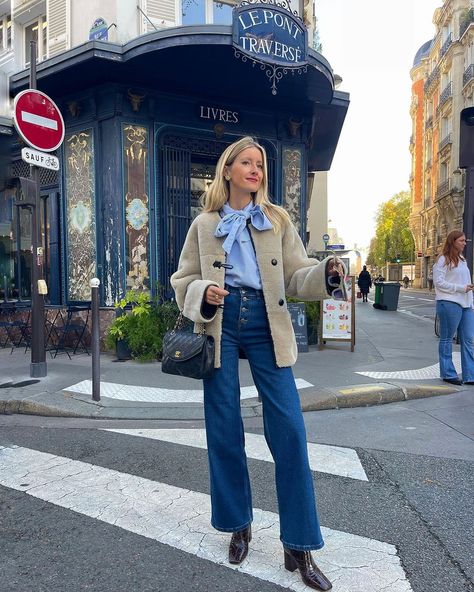 Memory of a day in Bordeaux 🩵 | Instagram Outfits With Dark Blue Jeans, Blue Blouse Outfit, Dark Blue Jeans Outfit, Jeans Boots Outfit, Baggy Jeans For Women, Modest Casual Outfits, Womens Flare Jeans, Blue Jean Outfits, Fluffy Jacket