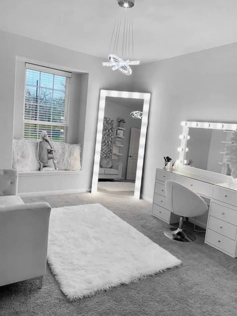 Clean Grey Room Aesthetic, White And Grey Aesthetic Bedroom, Room Inspo Chavvy, White And Gray Bedroom Aesthetic, Clean White House Aesthetic, White And Silver Room Aesthetic, Aesthetic Modern Bedroom Ideas, Aesthetic Grey Bedroom, Grey Preppy Room