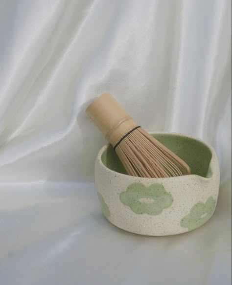 Slip Casting Ceramics, Artsy Girl, Wheel Throwing, Matcha Bowl, Pottery Crafts, Diy Pottery, Ceramics Pottery Art, Ceramics Projects, Ceramics Ideas Pottery