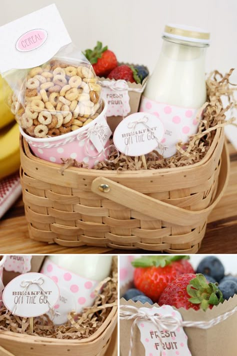 So cute for a morning after the wedding welcome bag brunch- obsessed with this blog! Breakfast on the Go | Damask Love Blog Sleepover Parties, Breakfast Gift Basket, Breakfast Basket, Regalos Diy, Breakfast Gift, Breakfast Party, Box Gifts, Lunch To Go, Breakfast On The Go