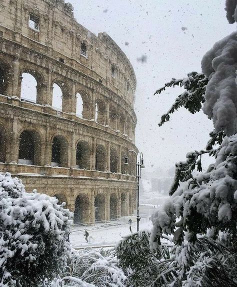 Florence Italy Aesthetic, Winter In Italy, Rome Winter, Euro Winter, Italy Winter, European Winter, Christmas In Italy, Portofino Italy, Dream Trips