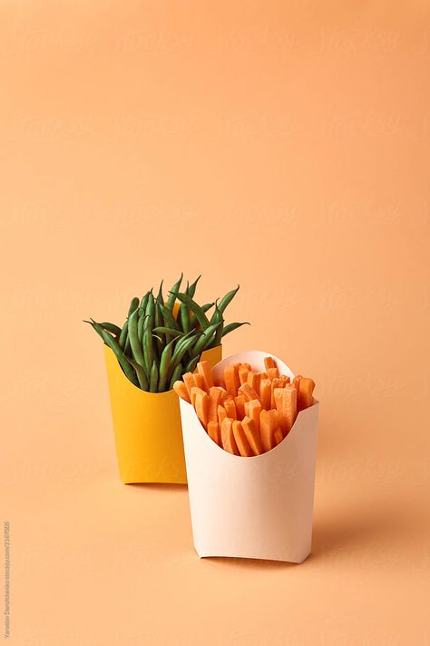 Vegetable Photography Food Styling, Fresh Vegetables Photography, Vegetable Photoshoot, Respect Aesthetic, Vegetables Aesthetic, Vegetable Photography, Vegetables Photography, Paper Lunch, Fresh Groceries