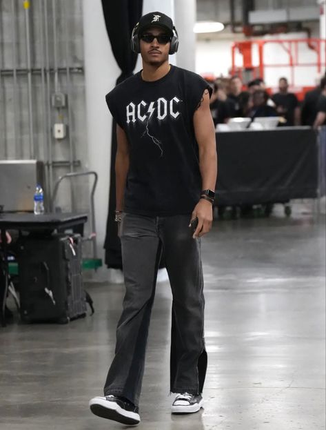 Black Flare Pants Outfit Men, Flare Pants Men Outfit, Flared Pants Outfit Men, Mens Flared Pants, Black Shirt And Jeans Outfit, Nba Fashion Outfits, Flared Jeans Outfit Men, Men Flare Pants, Converse Men Outfit