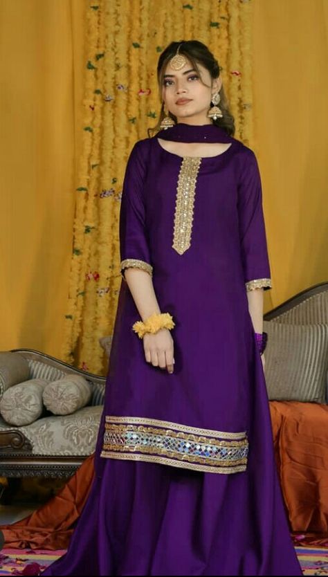 Pakistani Dress Design Party Wear, Mehndi Dress Designs Simple, Purple Pakistani Dress, Dholki Dress, Dholki Dresses, Mehndi Outfit Ideas, Simple Mehndi Dresses, Fancy Dress Patterns, Fashion Designer Aesthetic