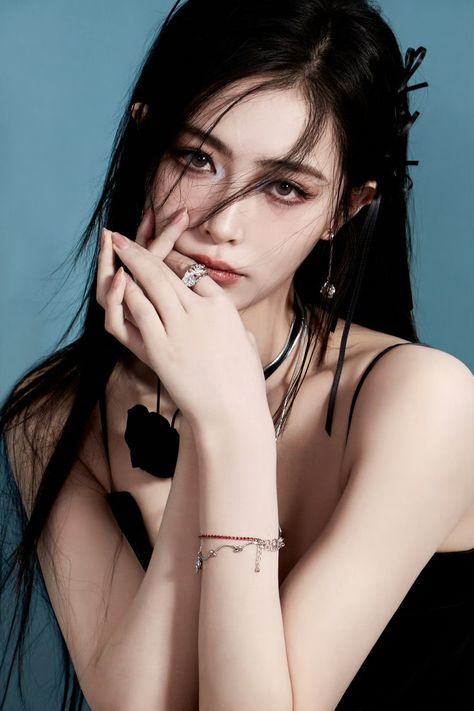 Kiki Xu, Xu Jiaqi, Photoshoot Concept, Photo Reference, Blackpink Fashion, Hair Inspiration, Actresses, Skin, Hair