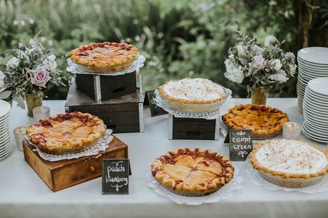 Portland Forest, Midsommar Wedding, Pie Display, Capri Wedding, Wedding Pie, Unique Wedding Ideas, Pie Bar, Desert Wedding, Reception Table