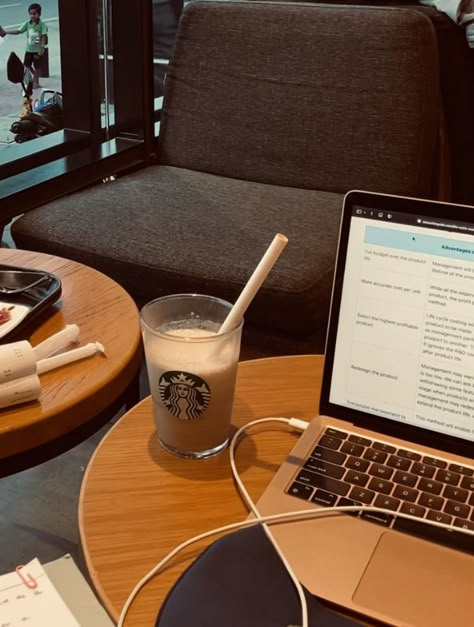 Study In Starbucks Aesthetic, Starbucks Worker Aesthetic, Starbucks Study Aesthetic, Aesthetic Gadgets, Starbucks Aesthetic, Academic Aesthetic, Girl Desk, Study Korean, Study Motivation Inspiration