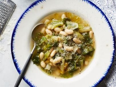 Escarole and Bean Soup Recipe | Giada De Laurentiis | Food Network Escarole And Bean Soup, Soup Videos, Recipes Beans, Meatballs Turkey, Escarole Soup, Beans And Greens, Crockpot Meatballs, Diet Soup, Car Inverter