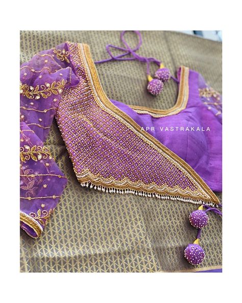 Knot Blouse Design, Blouse Designs Back, 50 Blouse Designs, Knot Blouse, Model Blouse, Best Blouse Designs, Saree Blouse Neck Designs, Traditional Blouse Designs, Knotted Blouse