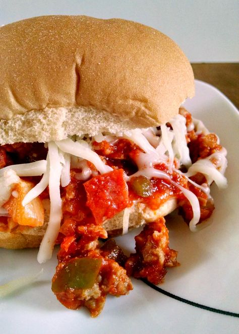 Pizza Sloppy Joes, Turkey Italian Sausage, Sandwich Wraps Recipes, Sandwhich Recipes, Supreme Pizza, Sloppy Joes Recipe, Baked Fries, Easy Meal Plans, Turkey Sausage