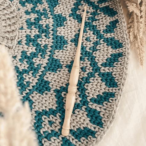 Fair Isle Crochet Pattern, Baseball Crochet, Crochet Colorwork, Fair Isle Crochet, Crochet Mittens Pattern, Crochet Sweater Pattern, Crochet Outfit, Crochet Garden, Crochet Stocking