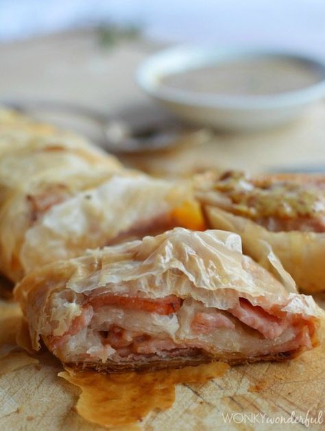 Ham and Cheese Puff Pastry Bake - Great way to use up leftover ham with puff pastry or phyllo dough - wonkywonderful.com Ham And Cheese Puff Pastry, Ham Cheese Puff Pastry, Philo Dough, Phyllo Dough Recipes, Phyllo Recipes, Easter Food Appetizers, Slow Cooker Creamy Chicken, Future Chef, Cheese Puff