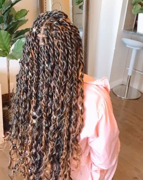 Bohemian Goddess Twist, Brown Boho Twists, Goddess Twists Hairstyles, Bohemian Twist Hairstyles, Curly Twists Braids, Goddess Twist Braids, Twist Curly Hair, Goddess Twists, Bohemian Twists