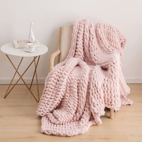 Pink Fluffy Throw Blanket, Blush Room Accessories, Fuzzy Knit Blanket, Pink Knit Throw Blanket, Chunky Pink Blanket, Chunky Knit Throw On Bed, Pink Blankets Aesthetic, Weighted Knit Blanket, Cute Throw Blankets Aesthetic