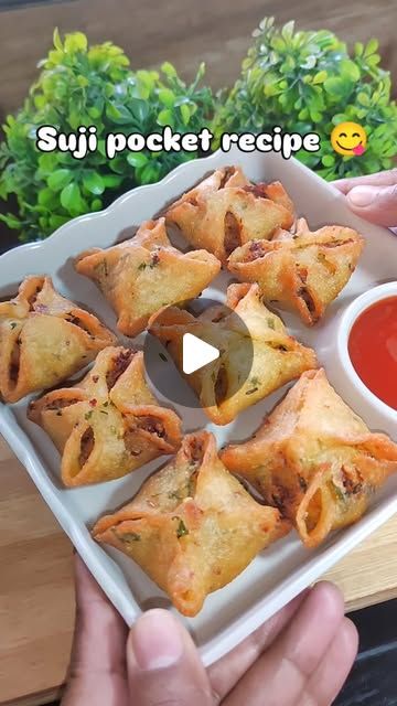 priya pandey on Instagram: "Suji pocket recipe #recipe #recipes #recipevideo #recipeoftheday #foodie" Suji Recipes Indian, Easy Breakfast Ideas Indian, Easy Snack Recipes Indian, Snacks Recipes Indian, Chat Recipes, Easy Evening Snacks, Kunal Kapoor, 3 Storey House, 3 Storey House Design