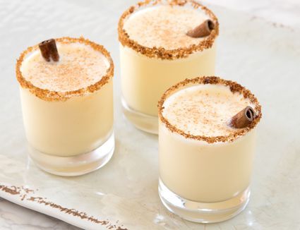 Fireball Eggnog, Rompope Recipe, Almond Cocktails, Amaretto Drinks, Christmas Cocktail Recipes, Eggnog Cocktail, Thanksgiving Cocktail Recipes, Pear Vodka, Spiked Eggnog