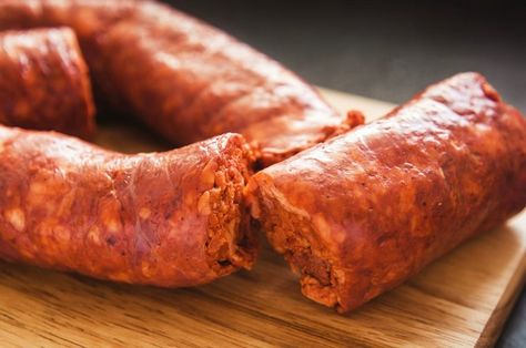 Si quieres preparar una deliciosa longaniza casera, aquí te dejo una receta sencilla y fácil de hacer. ¡Te quedará deliciosa! How To Make Chorizo, Chorizo Appetizer, Homemade Chorizo, Beef Chorizo, Chorizo Pasta, Chorizo Breakfast, Homemade Sausage Recipes, Chorizo And Eggs, How To Cook Chorizo