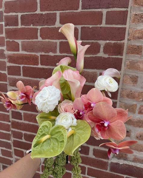 Colors of the summer 🍐🍇🌸🥥 #bridalbouquet #bouquet #flowers #flowerbouquet #wedding #weddingflowers #weddingflorals #weddingfloraldesign #chicago #chicagowedding #chicagoweddingflorist #chicagoflorist #floraldesign #floraldesigner #anthurium #callalily #orchids #amaranthus #ranunculus Anthurium Wedding Centerpieces, Amaranth Centerpiece, Anthurium Centerpiece, Anthurium Bridal Bouquet, Amaranthus Wedding, Anthurium Bouquet, Orchid Centerpieces Wedding, Shabbat Dinner, Buy Myself Flowers