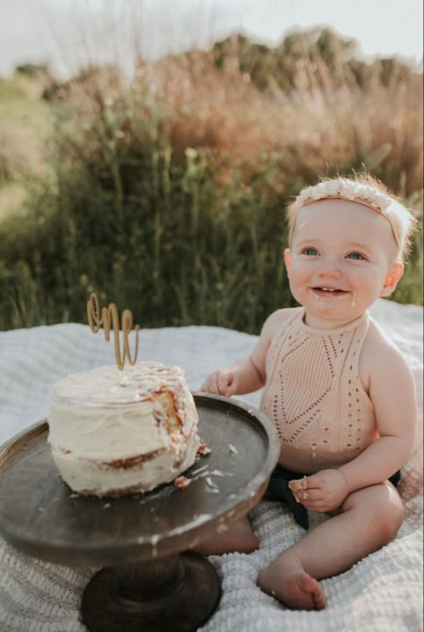 Cake Smash Photoshoot Outdoor, Outside 1st Birthday Pictures, 1st Birthday Photo Shoot Ideas Fall, Smashcake 1st Birthdays Photoshoot, Fun First Birthday Photo Shoot Ideas, 1 Year Photo Shoot, 1st Birthday Pics, Rose Gold Smash Cake, One Year Photoshoot Ideas Outdoor