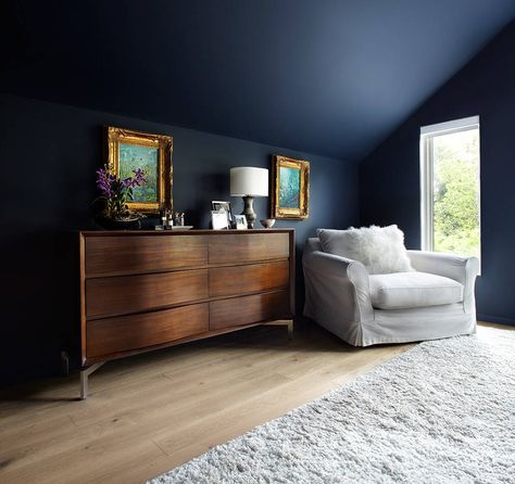 Dark Walls White Furniture, Blue Ceiling Bedroom, Low Ceiling Bedroom, Dark Blue Bedrooms, Dark Ceiling, Knee Wall, Dark Blue Walls, Blue Ceilings, Loft Room