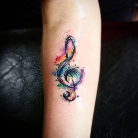 musıc tattoo Acting Tattoo, Music Note Tattoo Ideas, Musical Note Tattoo, Watercolor Tattoo Music, Tattoo After Care, Natur Tattoo Arm, Treble Clef Tattoo, Wörter Tattoos, Tattoos Watercolor