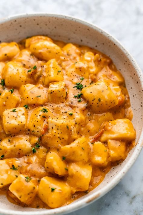 This irresistibly rich and creamy vegan Marry Me Tofu is the perfect date night vegan dinner recipe. It features juicy crispy tofu cubes cooked in a creamy yet dairy free cheesy sun-dried tomato sauce and pillowy gnocchi- but so easy to make! Tofu Cubes, Tofu Pasta, Vegan Pasta Dish, Sun Dried Tomato Sauce, Baked Gnocchi, Vegan Mozzarella, Perfect Date Night, The Perfect Date, Crispy Tofu