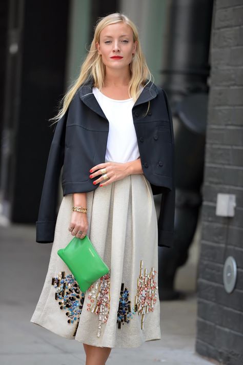 Ny Fashion Week Street Style, Kate Foley, Nyfw Street Style, Leather Jacket Outfits, A Skirt, Tres Chic, Date Outfits, Street Chic, Bold Fashion