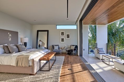 Big Master Bedrooms Decor Modern, Master Bedrooms With Big Windows, Contemporary House Bedroom, Big Room Ideas Bedrooms Master Suite, Villa Bedroom Design Master Suite, Walk Out Bedroom Patio, Private Patio Ideas Master Bedrooms, Modern Bedroom With Balcony, Modern Big Bedroom