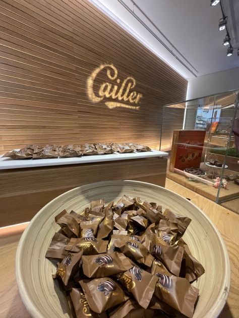 Visit the amazingly mouth-watering chocolate museum Maison Cailler in Switzerland! Chocolate Museum Switzerland, Cailler Chocolate, Swiss Chocolate Brands, Famous Chocolate Brands, Switzerland Chocolate, Switzerland Fashion, Chocolate Museum, History Of Chocolate, Famous Chocolate