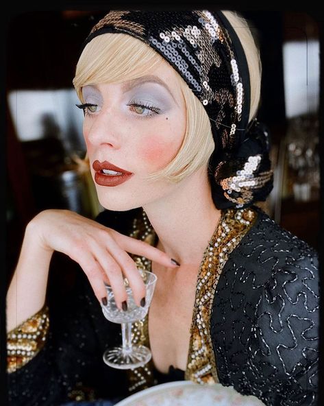 Gatsby Party Outfit Women 1920s Style, Daisy Great Gatsby, Roaring 20s Makeup, 20's Makeup, 1920s Wig, Roaring 20s Hairstyles, Gatsby Makeup, 20s Makeup, 20s Hair