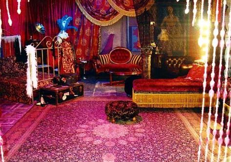 Home Moulin Rouge Movie, Movie Bedroom, Groovy Room, Eccentric Home, Gothic Room, Bedroom Scene, Bathroom Red, Colourful Living Room, Bedroom Red