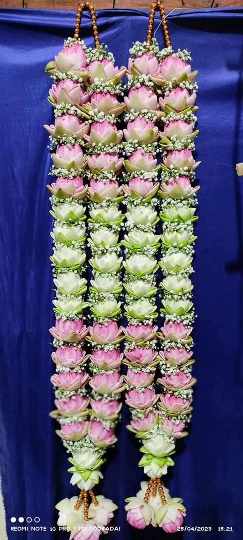 Lotus Flower Varmala, Lotus Flower Malai, Lotus Garlands Wedding, Lotus Varmala Designs, Lotus Varmala Indian Weddings, Pelli Dandalu For Marriage, Wedding Haram Flower, Pelli Garlands, Poo Malai For Wedding