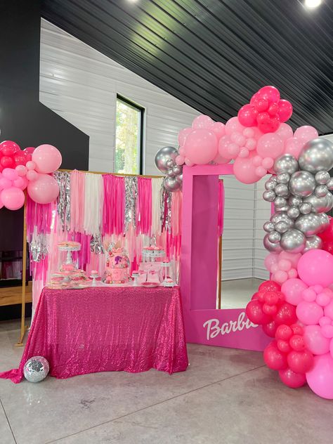 One Year Old Barbie Party, Barbie Party Cake Table, Barbie Bday Theme, Barbie Party Dessert Table, Diy Barbie Party Decor, Barbie Birthday Party 3 Year, Barbie Table Decor, Teen Barbie Birthday Party, Barbie 8th Birthday Party