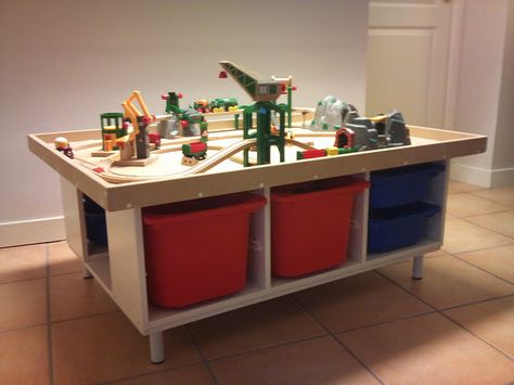 Build your own play-table from IKEA pieces.  To dampen the sound, glue a fabric on the table top. Lego Workstation, Lego Play Table, Childrens Play Table, Trofast Ikea, Wooden Creations, Kids Play Table, Hack Ikea, Ikea Trofast, Ikea Table