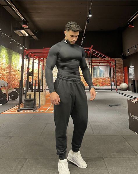 Male Compression Shirt Aesthetic, Compression Shirt Outfit Men, Gym Selfie Aesthetic, Gym Selfie Men, Compression Shirt Outfit, Men Gym Outfits, Gym Baddie, Ideal Male Body, Compression Shirt Men