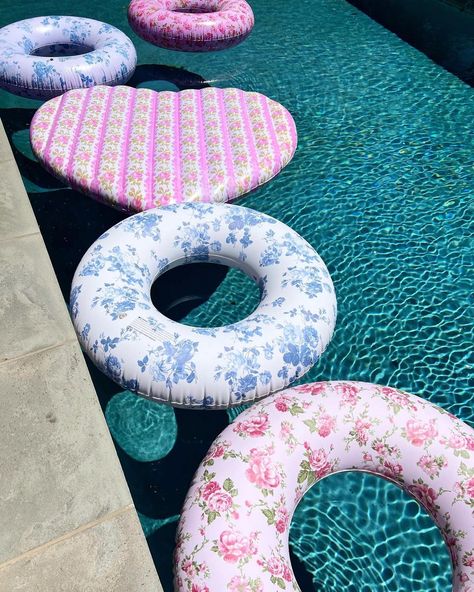 Loveshackfancy Bachelorette, Love Shack Fancy Bachelorette, Influencer Movie, Love Shack Fancy Aesthetic, Loveshackfancy Aesthetic, Midsummer Party, Summer Pool Floats, Loveshack Fancy, Love Shack Fancy