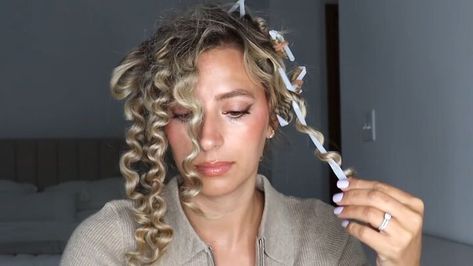 This is a guide to curling hair with straws. Learn how to curl hair with straws overnight with this heatless straw curls tutorial. Straw Heatless Curls, Curl Hair With Straws, Heatless Ringlet Curls, How To Curly Hair Overnight, Straw Curls On Natural Hair, Straw Curls Tutorial, Curling Hair With Straws, Curl Hair Overnight, Straw Curls